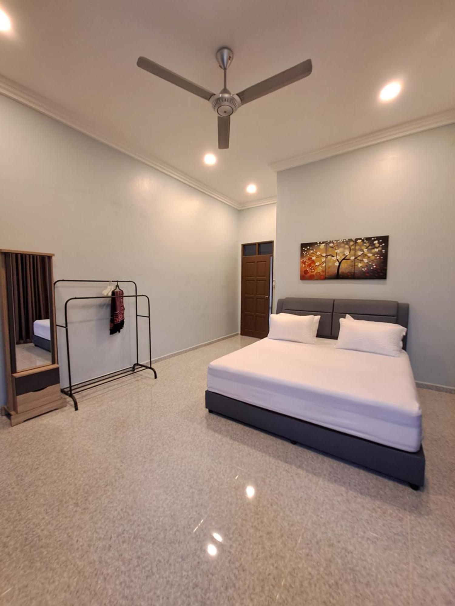 Zn Homestay Gong Badak Kampong Pengkalan Maras Exteriör bild